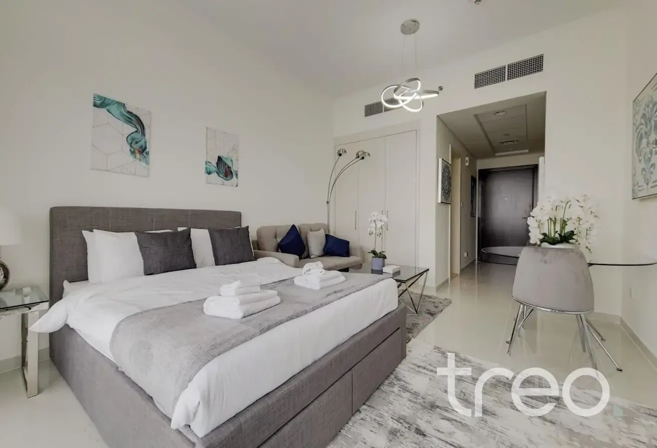 Fully Furnished Studio | Golf View | High Floor