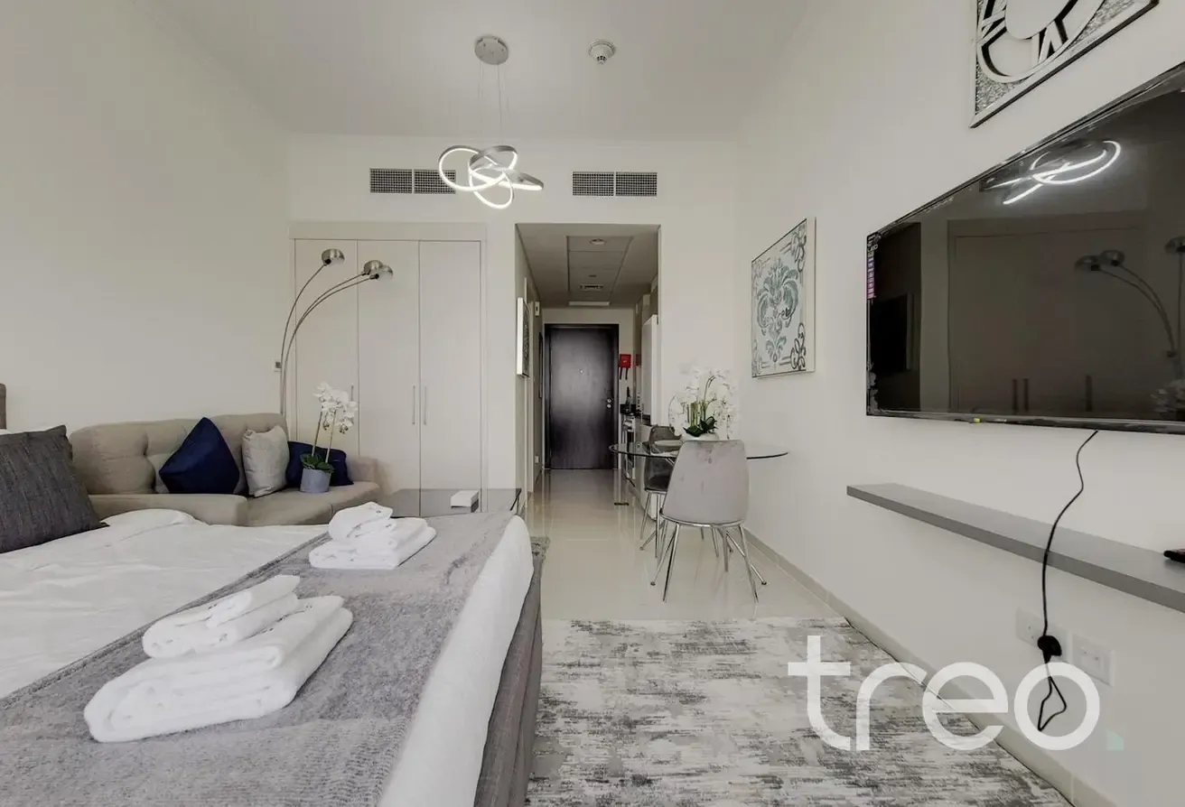 Fully Furnished Studio | Golf View | High Floor