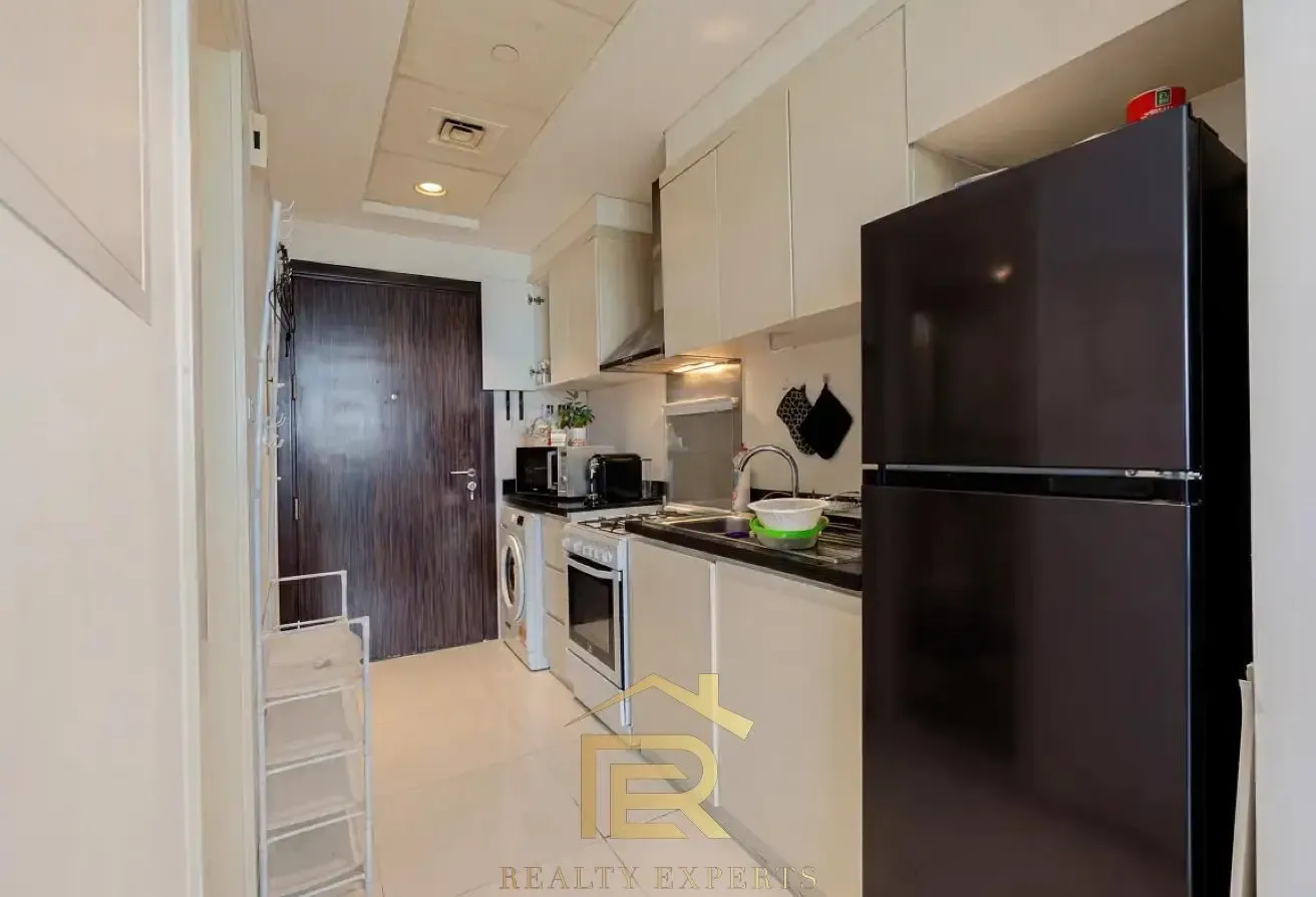 Furnished Studio | Carson Tower B | Golf & Skyline