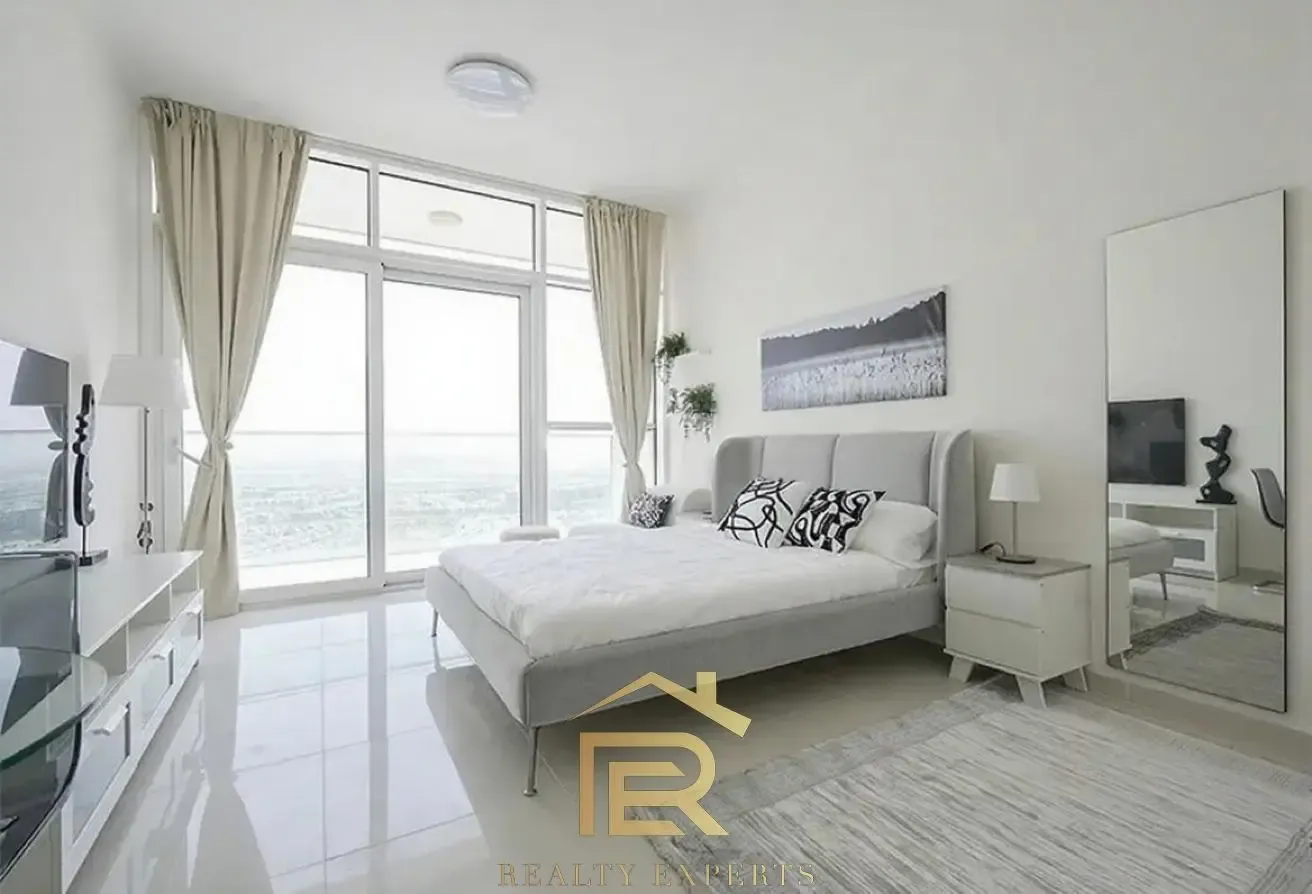 Furnished Studio | Carson | Balcony Golf