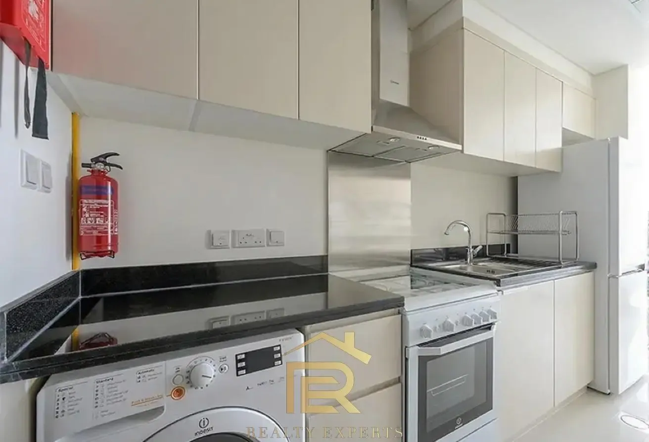 Furnished Studio | Carson | Balcony Golf
