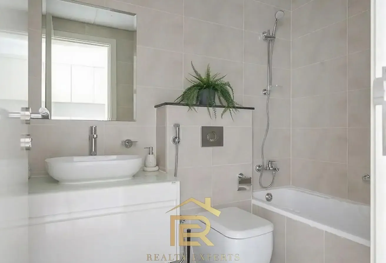 Furnished Studio | Carson | Balcony Golf