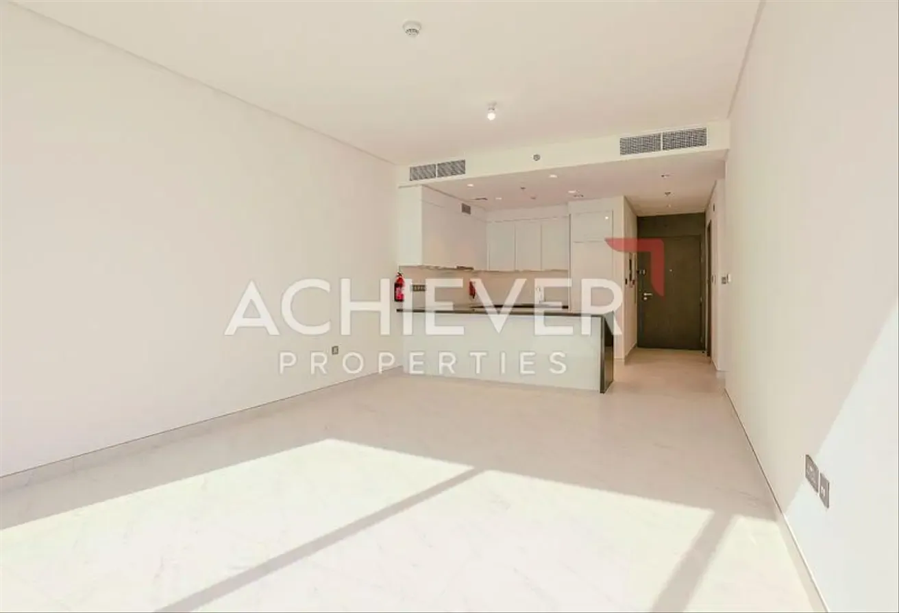 Spacious 1BR | Stunning Views | Great Location