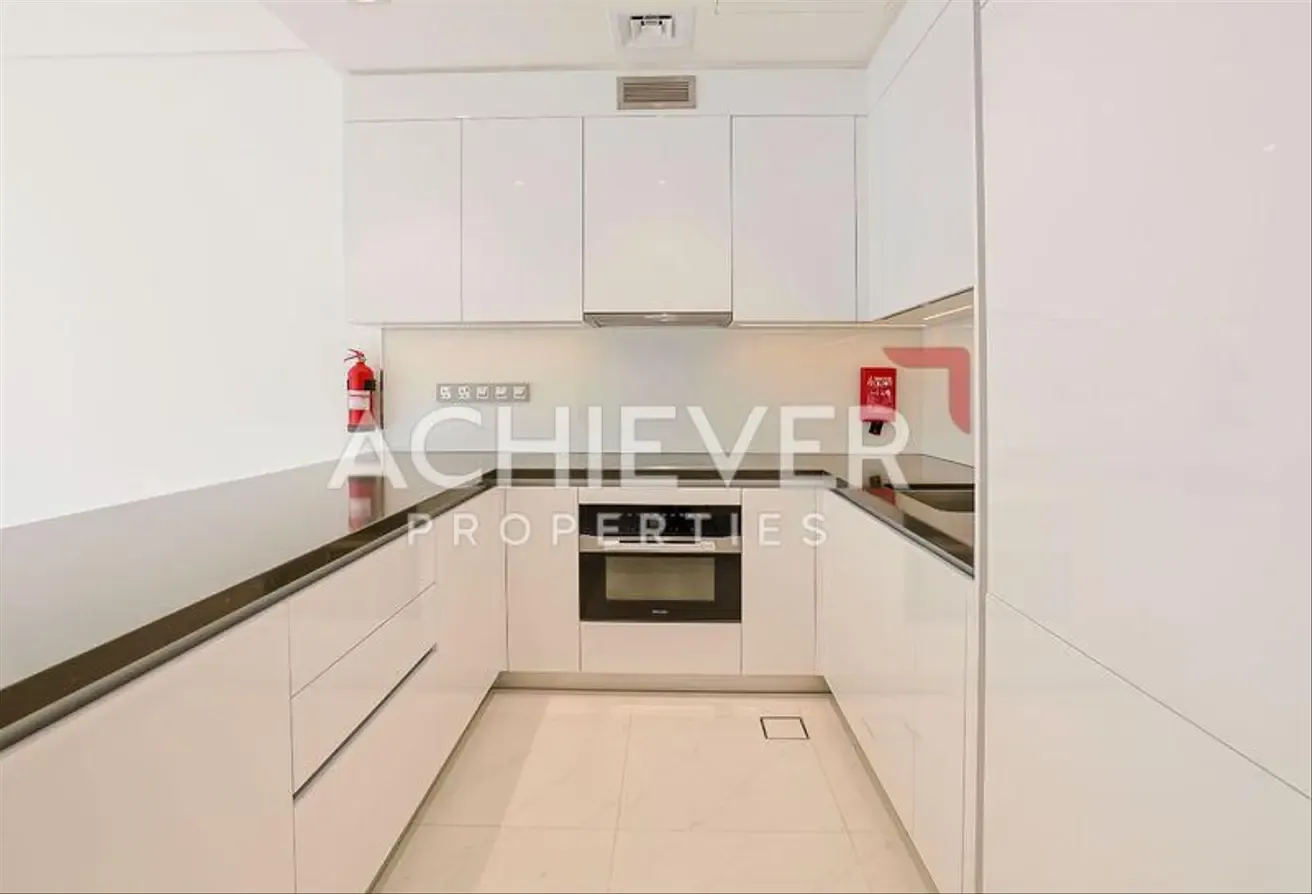 Spacious 1BR | Stunning Views | Great Location