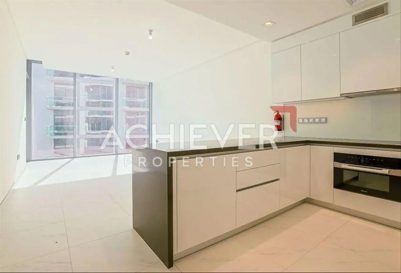 Spacious 1BR | Stunning Views | Great Location