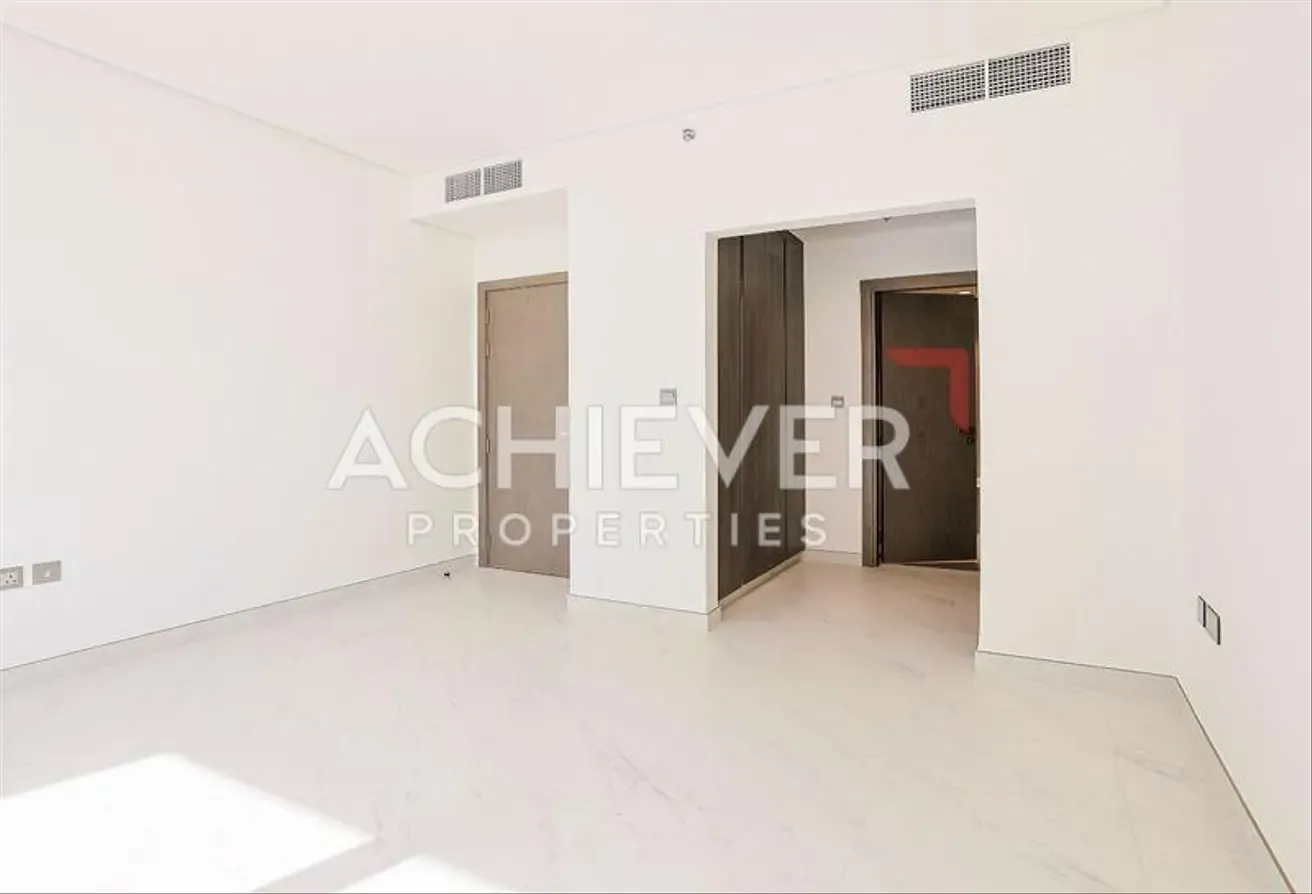 Spacious 1BR | Stunning Views | Great Location
