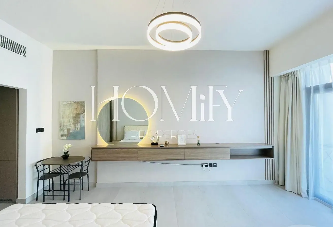 HUGE LAYOUT | 12 CHEQUES | POOL VIEW