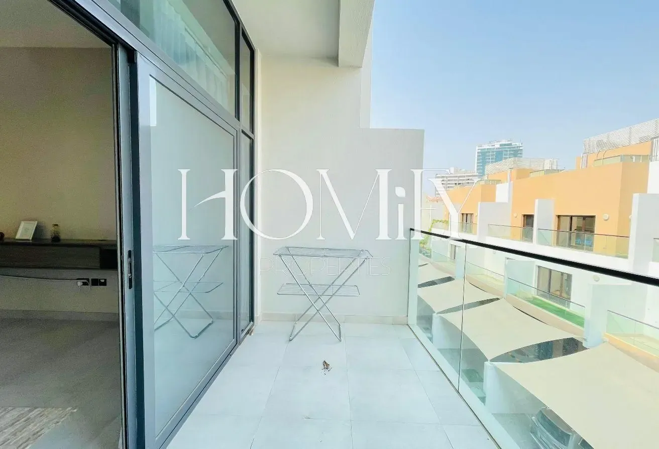 HUGE LAYOUT | 12 CHEQUES | POOL VIEW