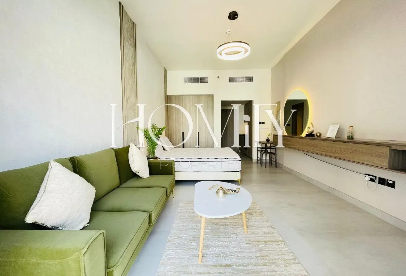HUGE LAYOUT | 12 CHEQUES | POOL VIEW