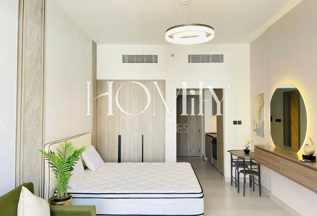 HUGE LAYOUT | 12 CHEQUES | POOL VIEW