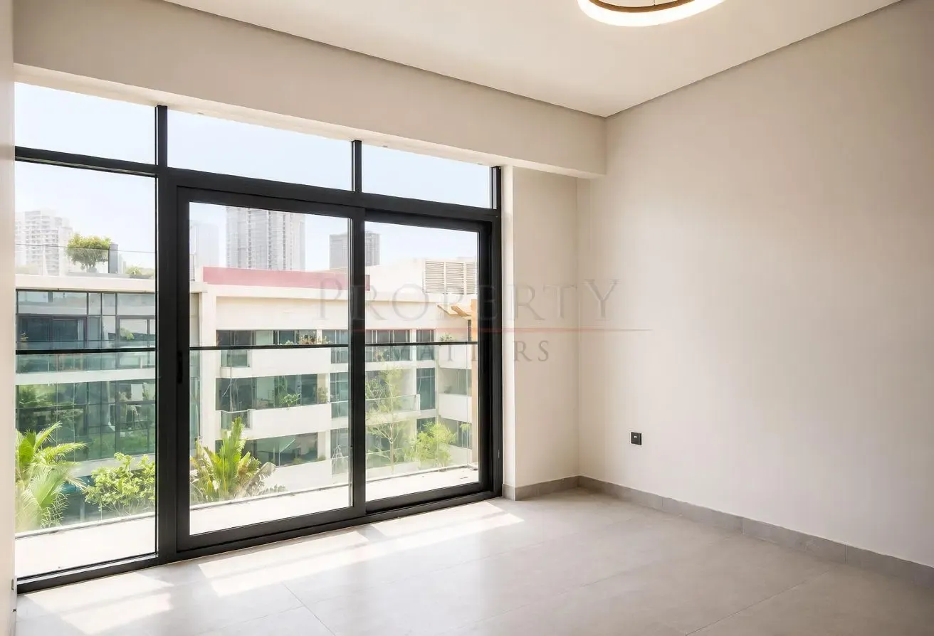 HIGH-QUALITY | FULLY FITTED KITCHEN | POOL VIEW