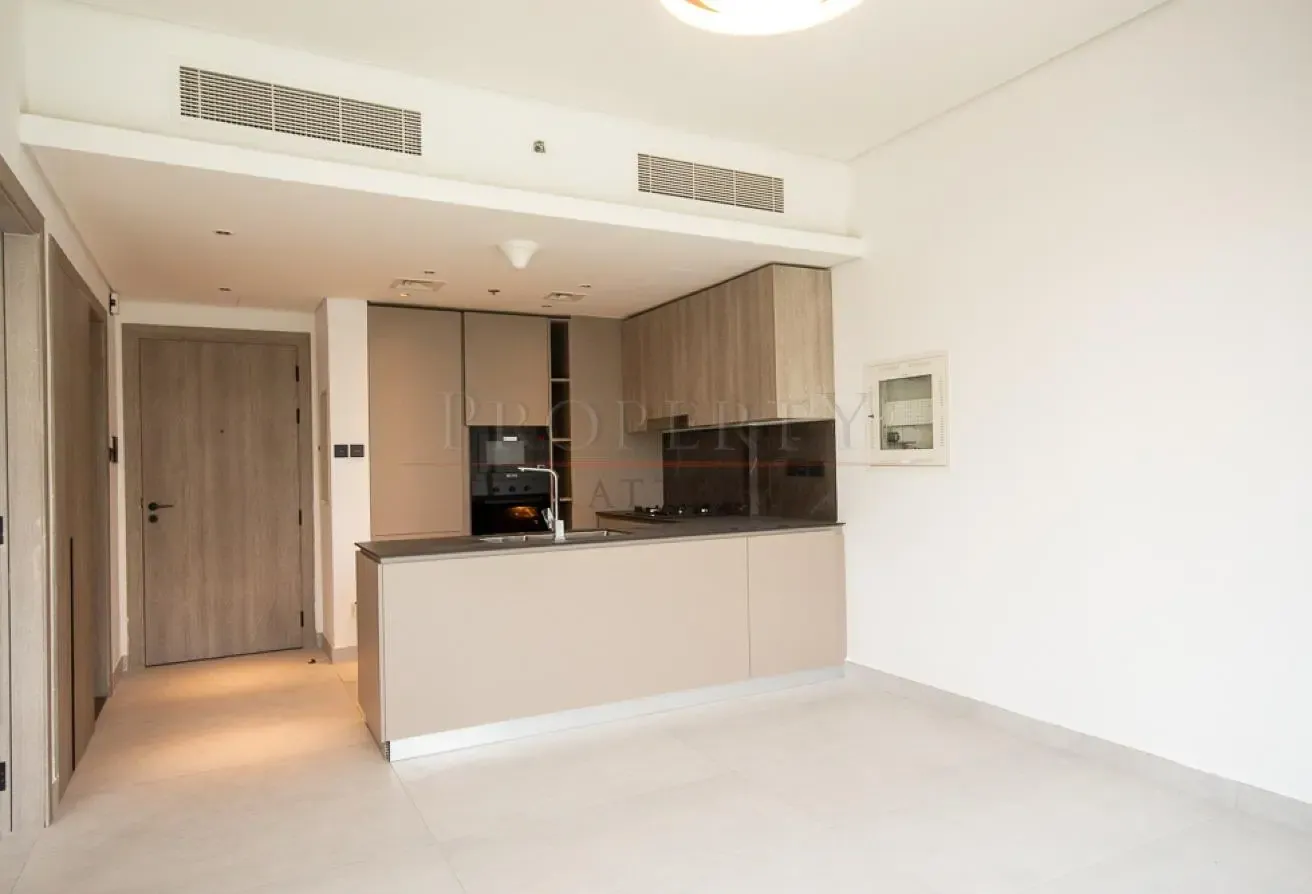 HIGH-QUALITY | FULLY FITTED KITCHEN | POOL VIEW