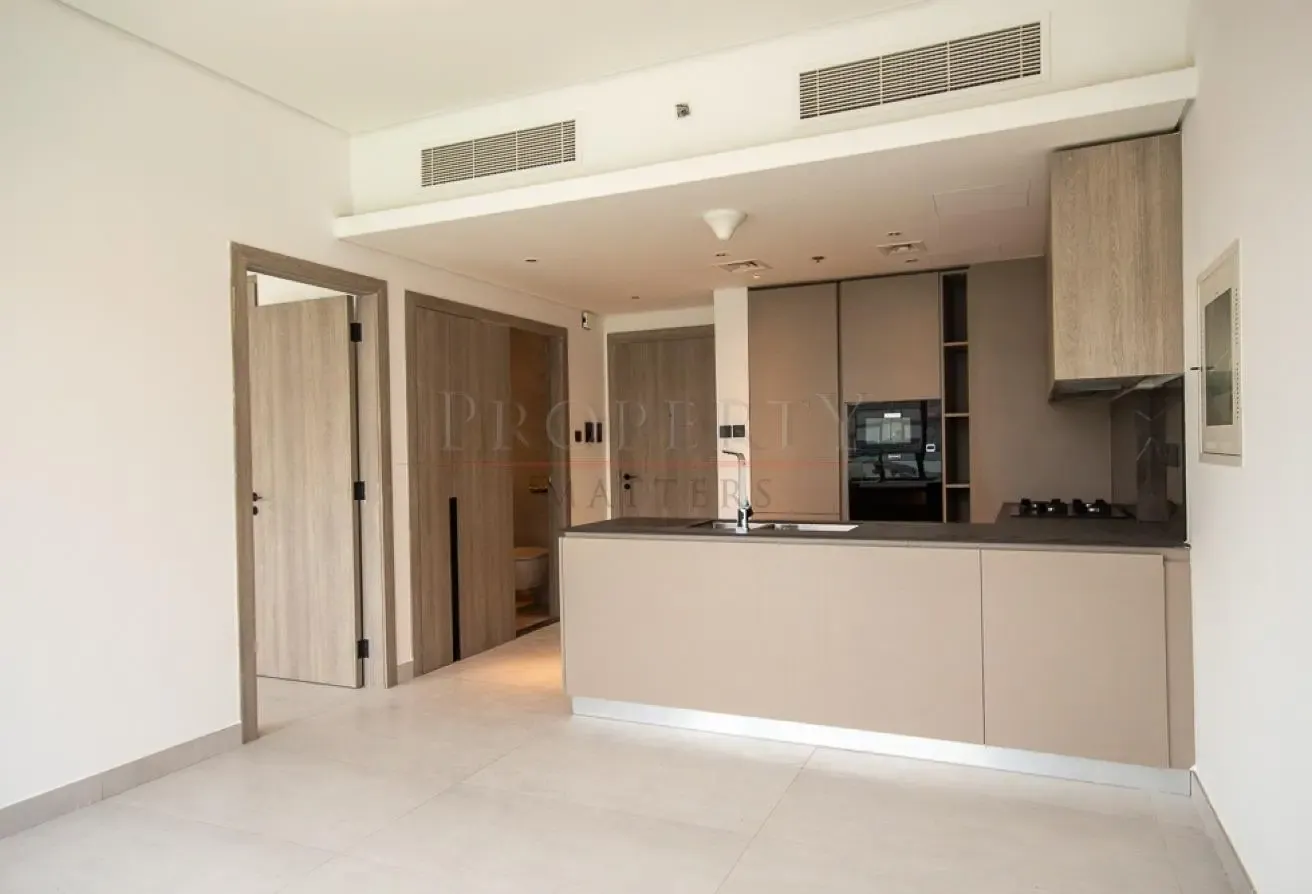 HIGH-QUALITY | FULLY FITTED KITCHEN | POOL VIEW