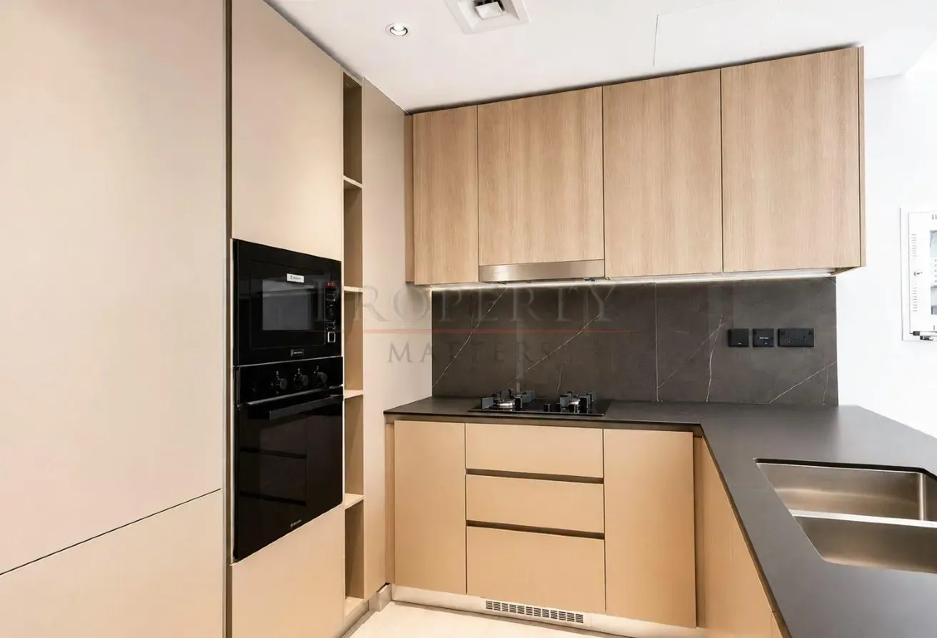 HIGH-QUALITY | FULLY FITTED KITCHEN | POOL VIEW