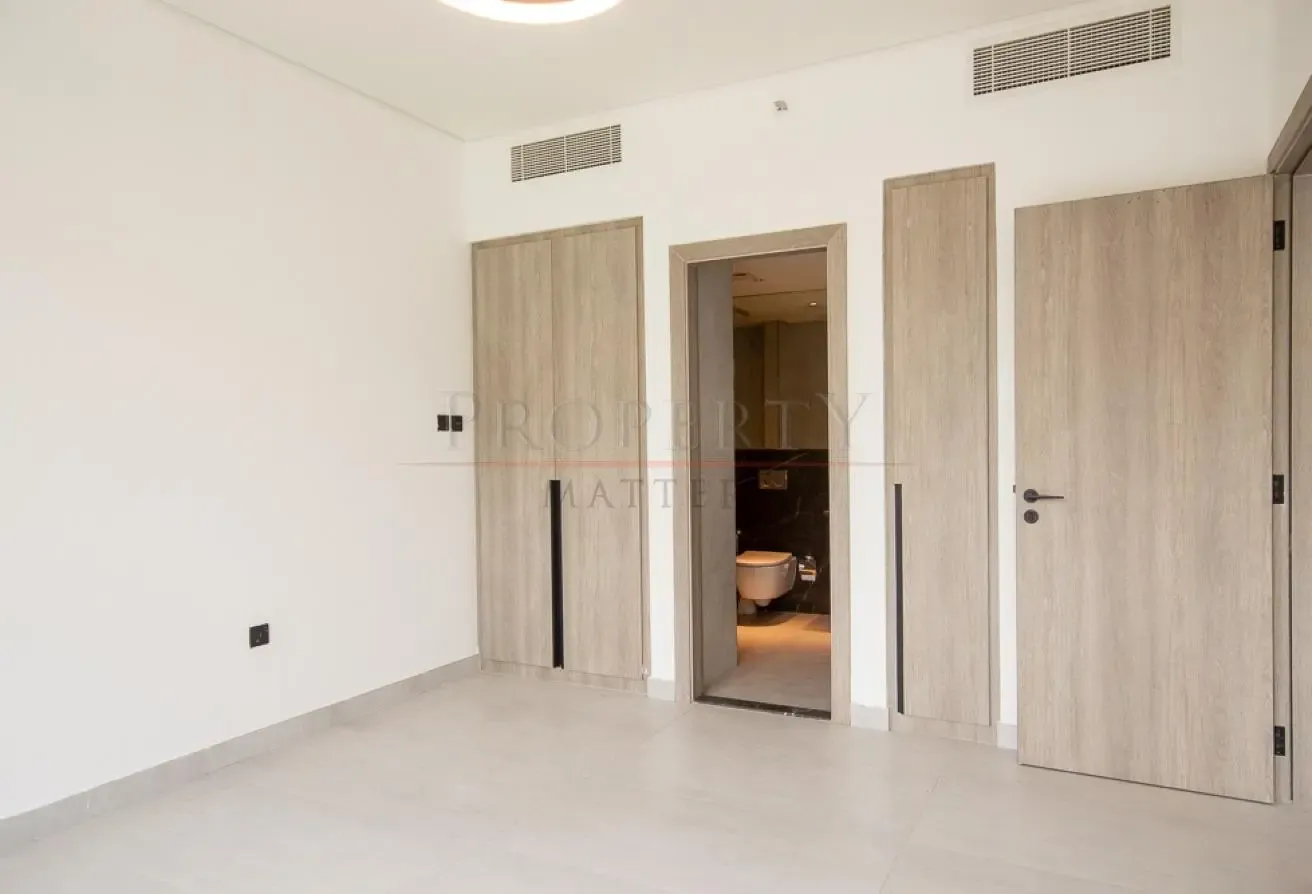 HIGH-QUALITY | FULLY FITTED KITCHEN | POOL VIEW