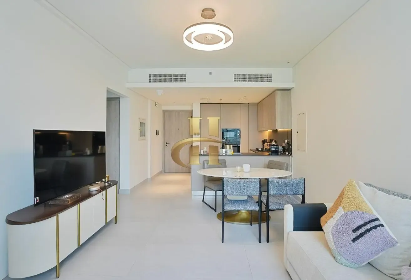 Pool View | Flexible Cheques | Luxury Building