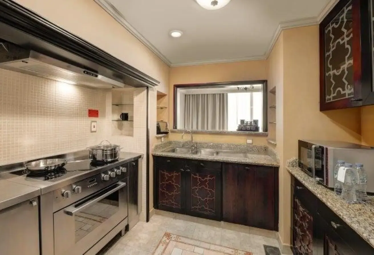 One Bedroom Suite & Fully Equipped Kitchen