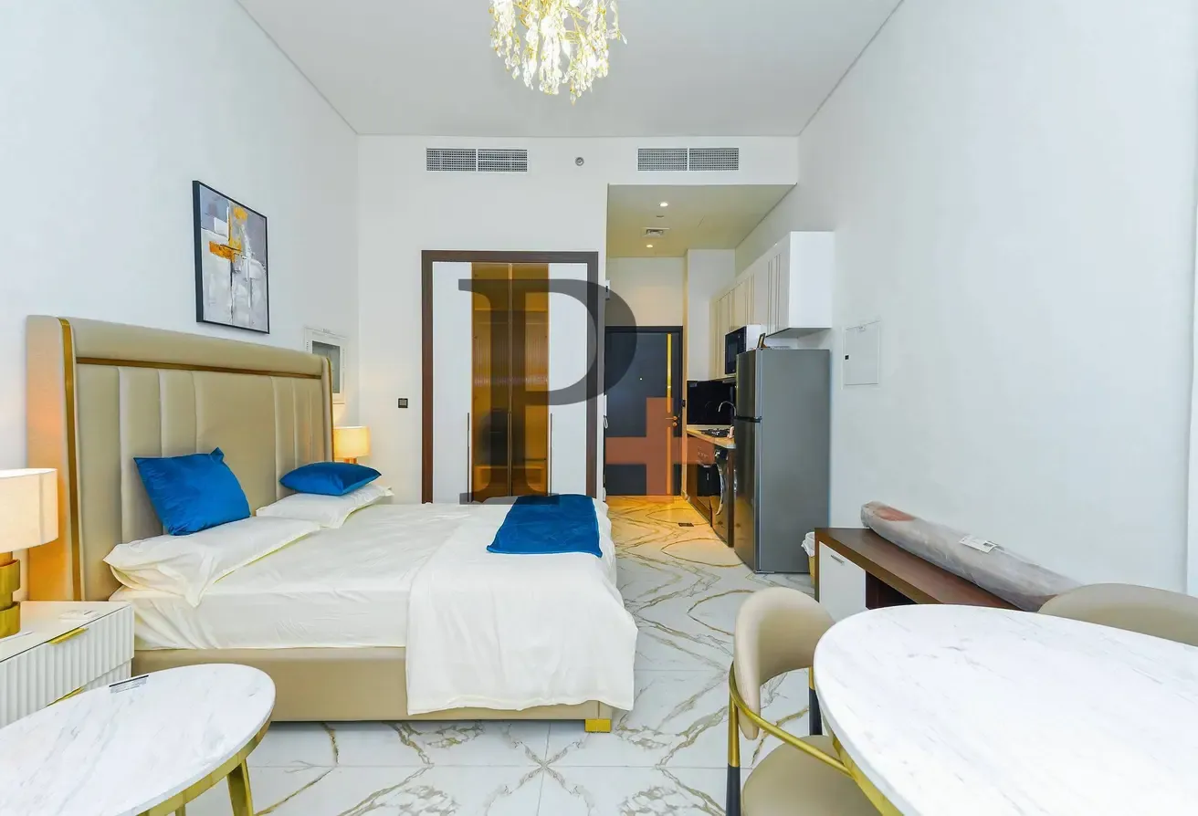 Stylish Large Studio for rent | 5-Cheques