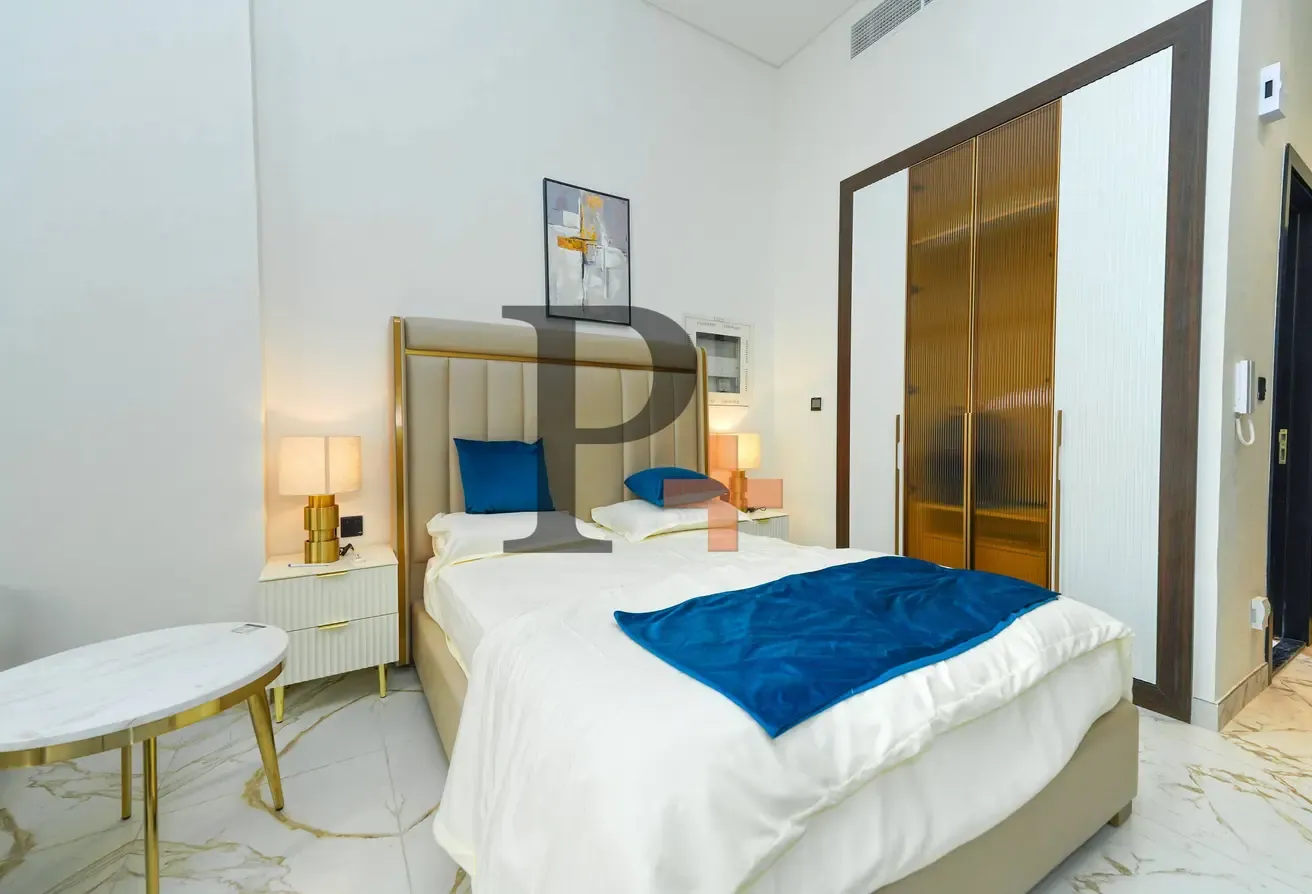 Stylish Large Studio for rent | 5-Cheques