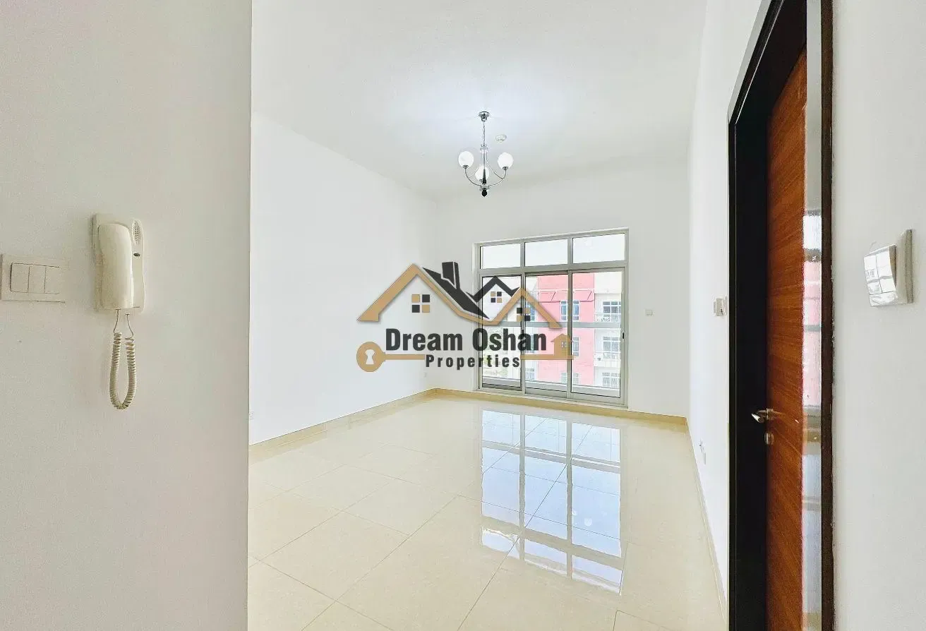 1 BR Apartment with Covered Parking in DSO