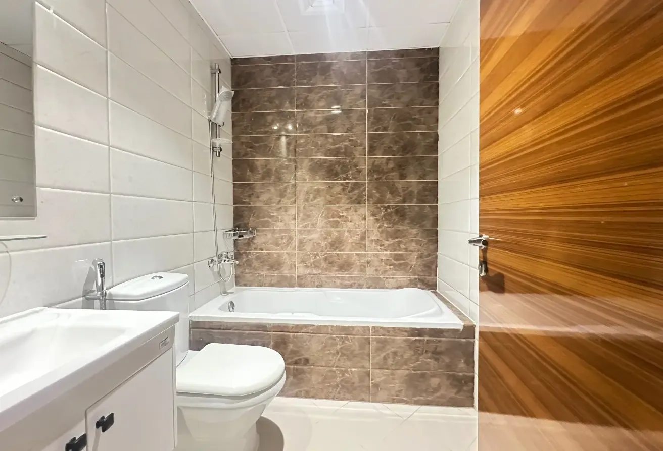 Massive size|Prime location|well maintained|