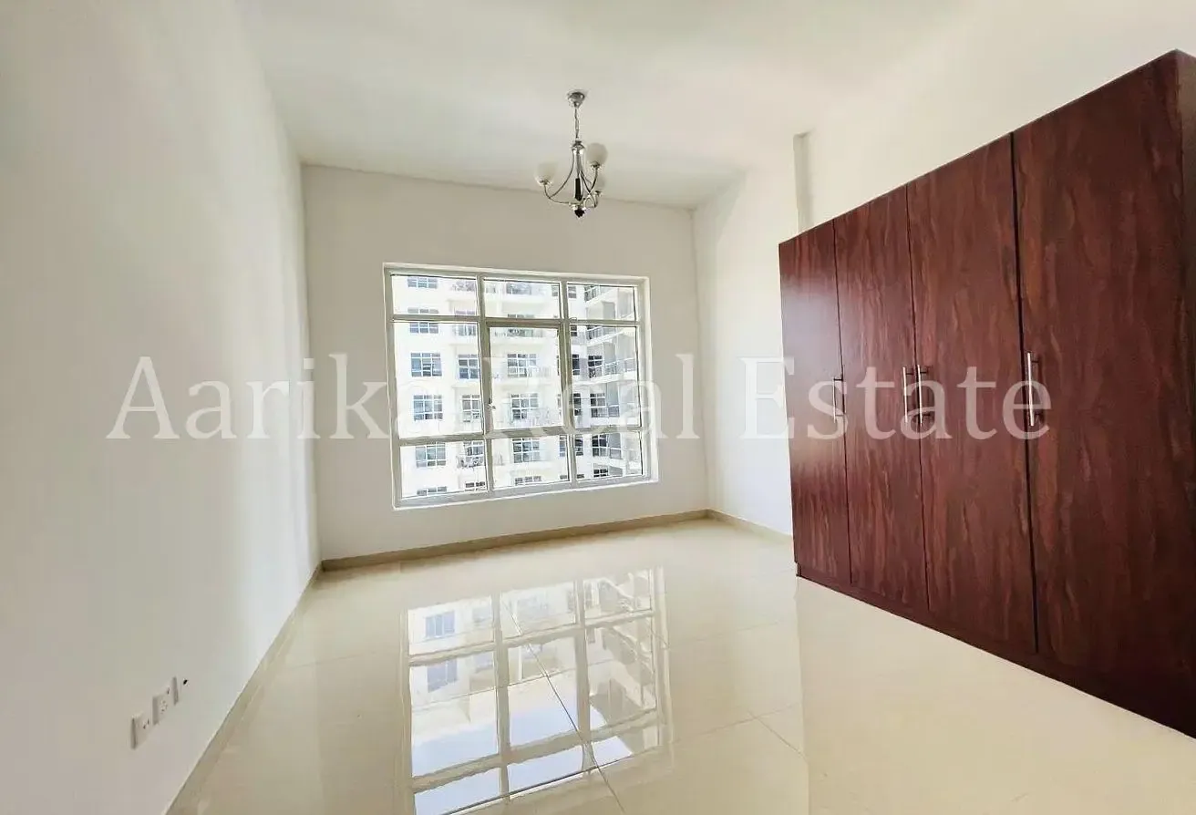 Sunlit 1BR | Spacious Layout | Prime DSO Living