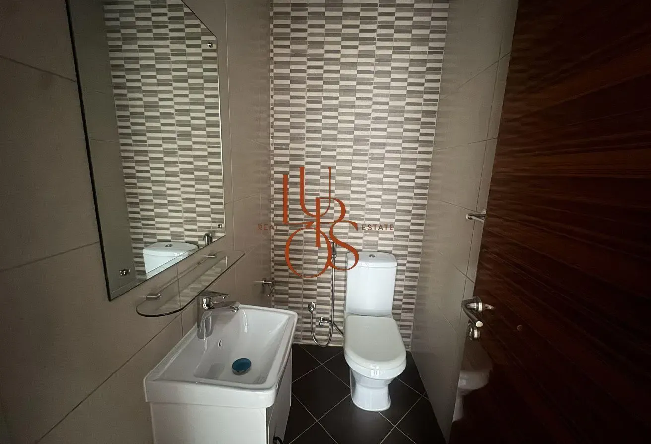 Spacious 1BR | Vacant Now | Prime DSO Location