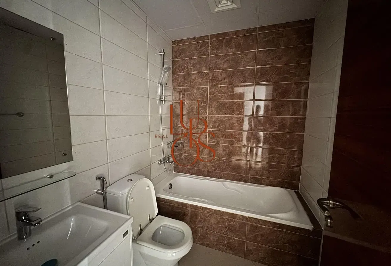 Spacious 1BR | Vacant Now | Prime DSO Location