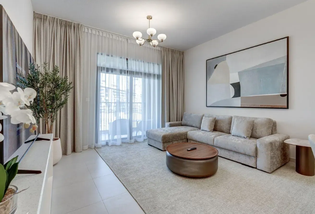 Fully Furnished l Stylish Unit l Great Amenities