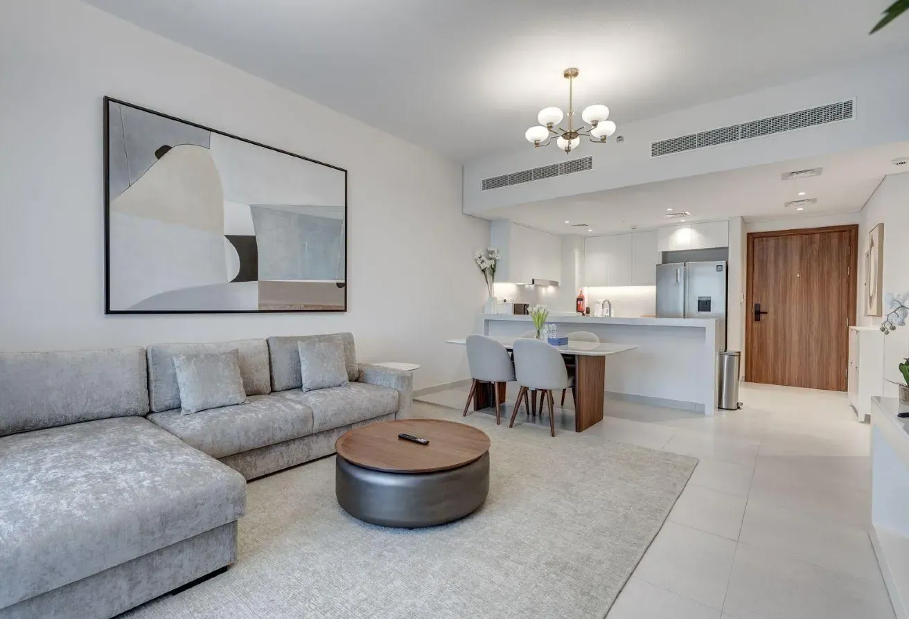 Fully Furnished l Stylish Unit l Great Amenities