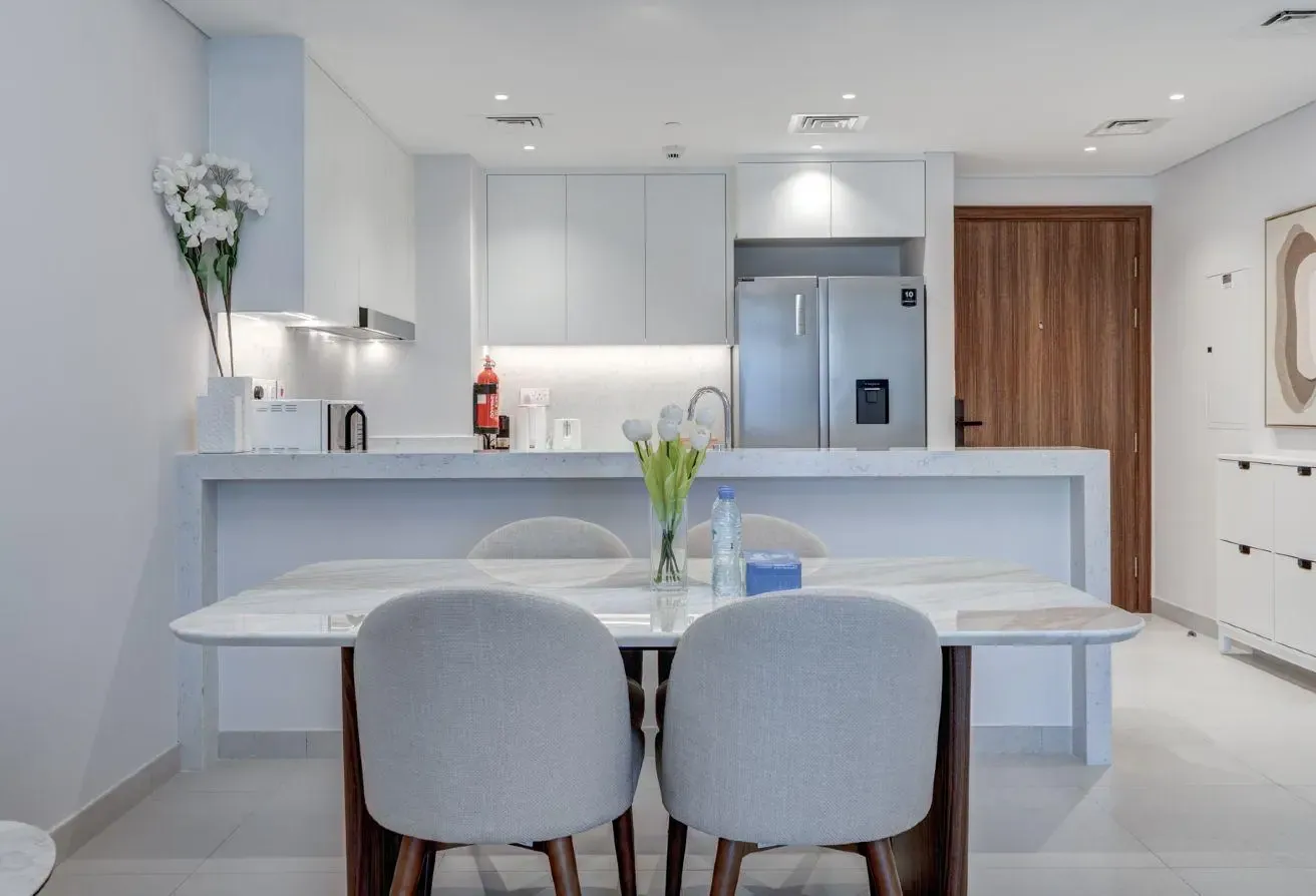 Fully Furnished l Stylish Unit l Great Amenities