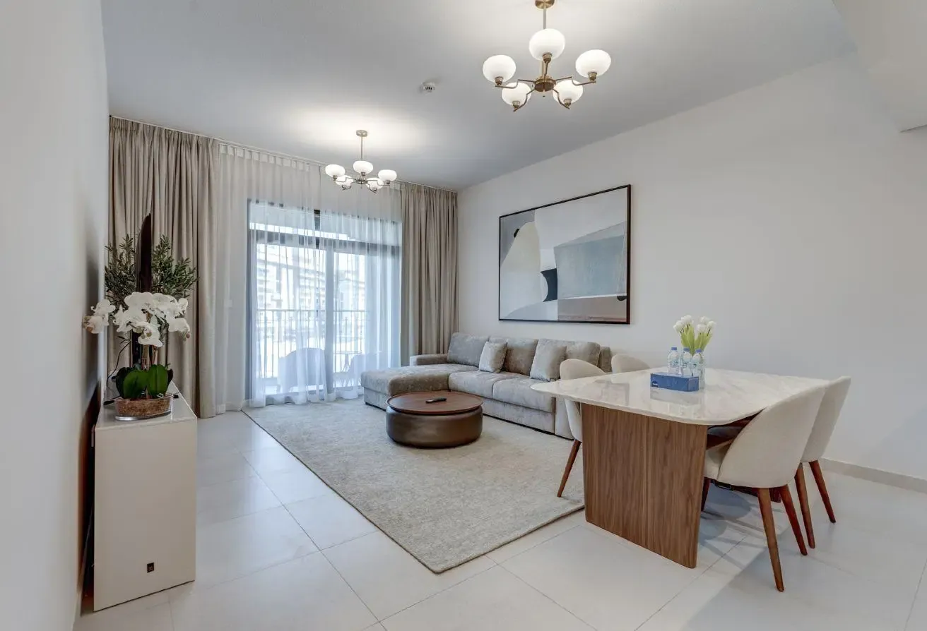 Fully Furnished l Stylish Unit l Great Amenities
