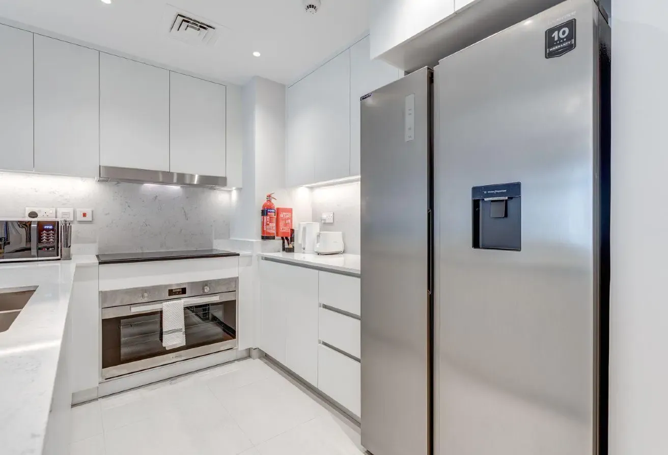 Fully Furnished l Stylish Unit l Great Amenities