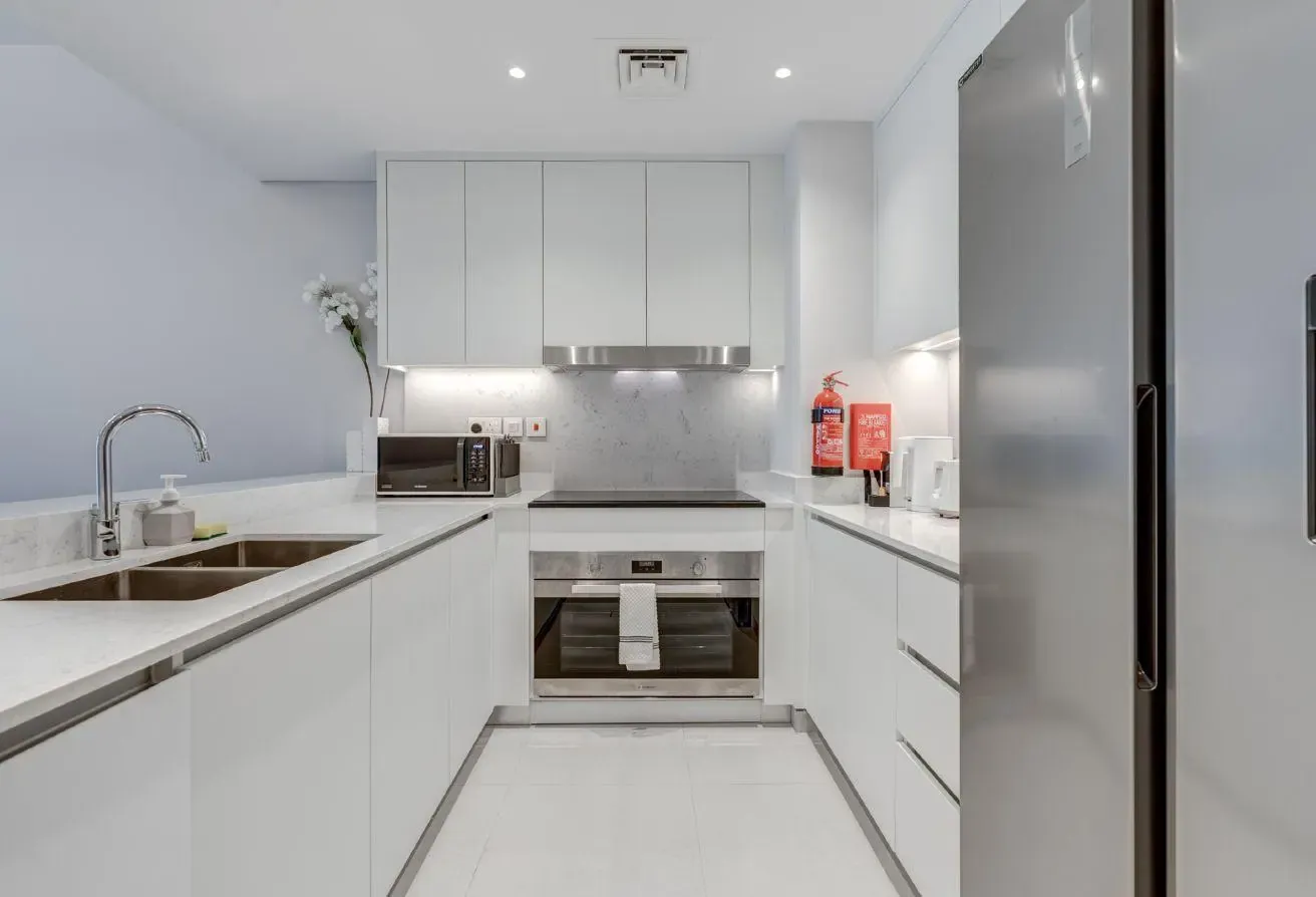 Fully Furnished l Stylish Unit l Great Amenities