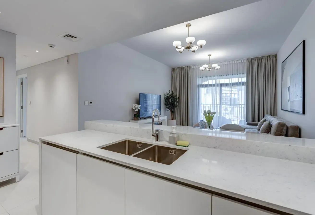 Fully Furnished l Stylish Unit l Great Amenities