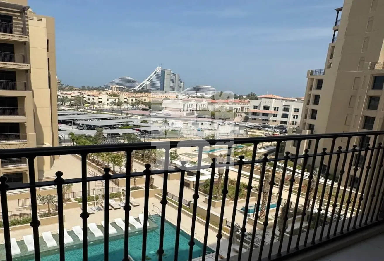 Pool & Skyline View | Mid floor | Ready to move-in