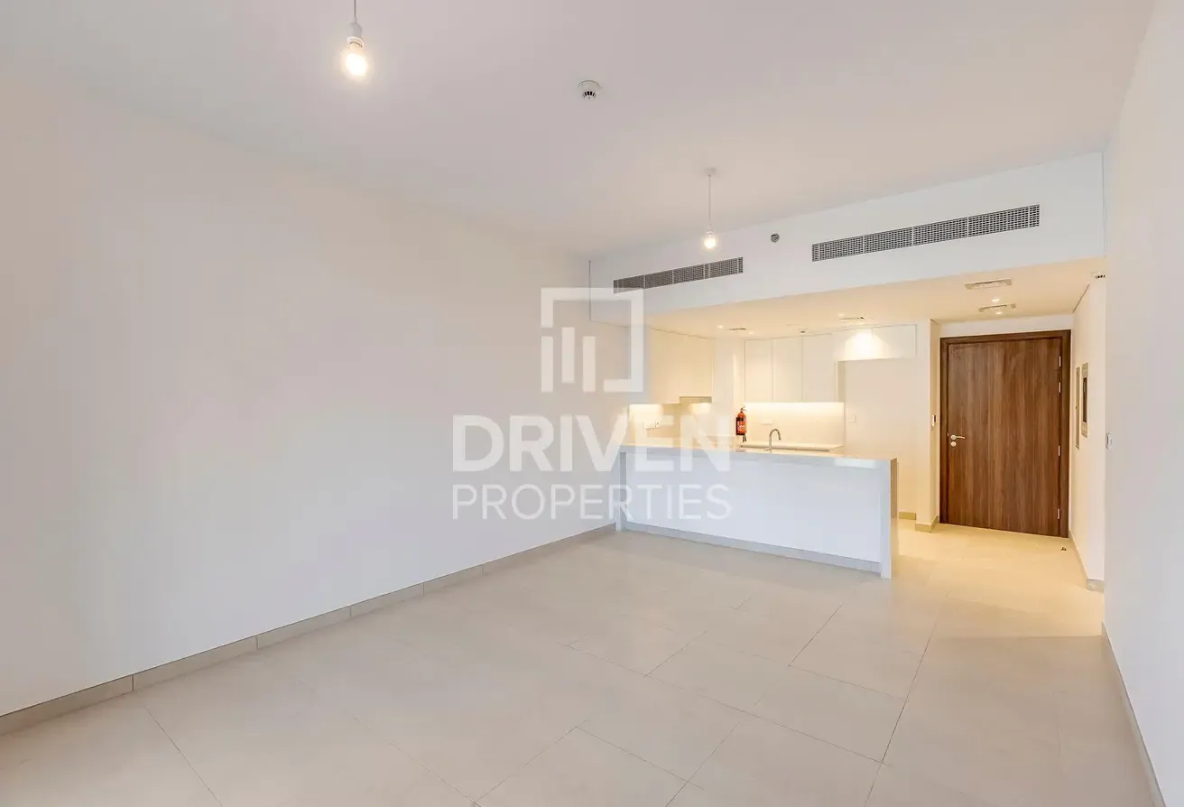 Genuine Listing | Vacant and Spacious Apt