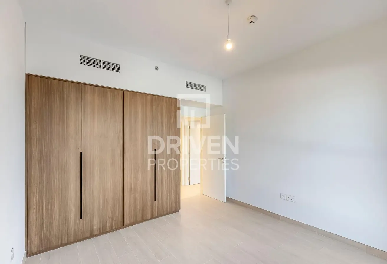 Genuine Listing | Vacant and Spacious Apt