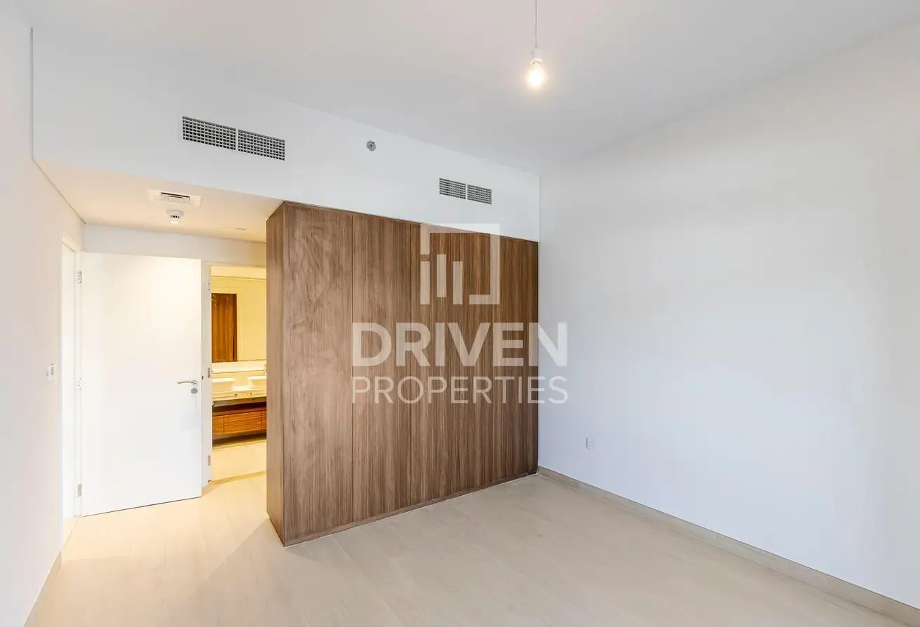 Genuine Listing | Vacant and Spacious Apt