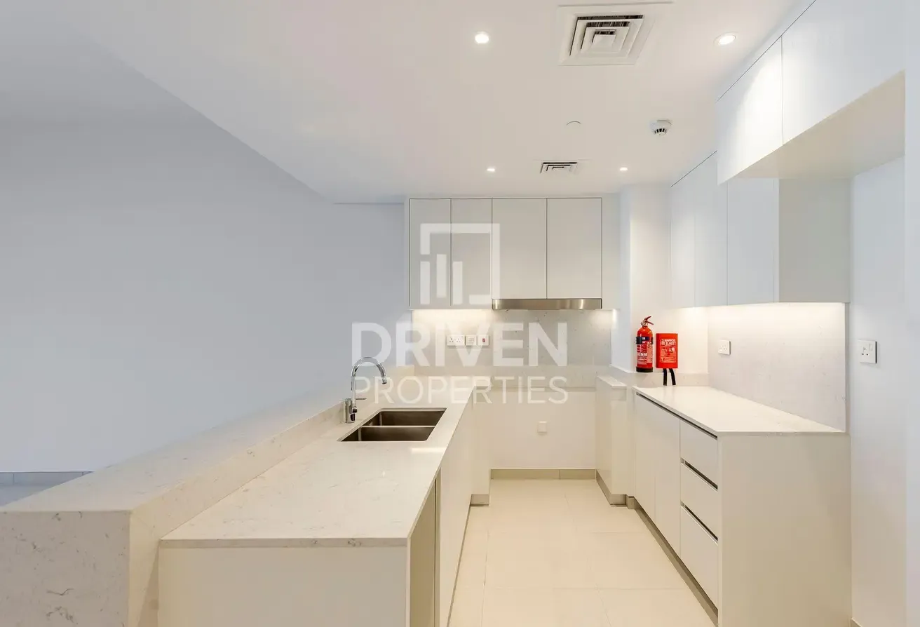 Genuine Listing | Vacant and Spacious Apt