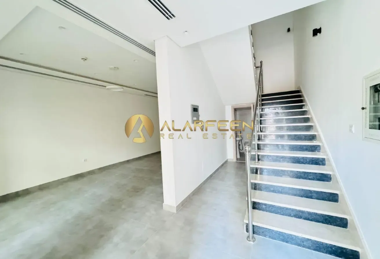 Offer 4BHK + Maid | Unfurnished  | Book now