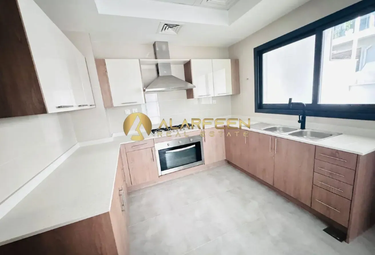 Offer 4BHK + Maid | Unfurnished  | Book now