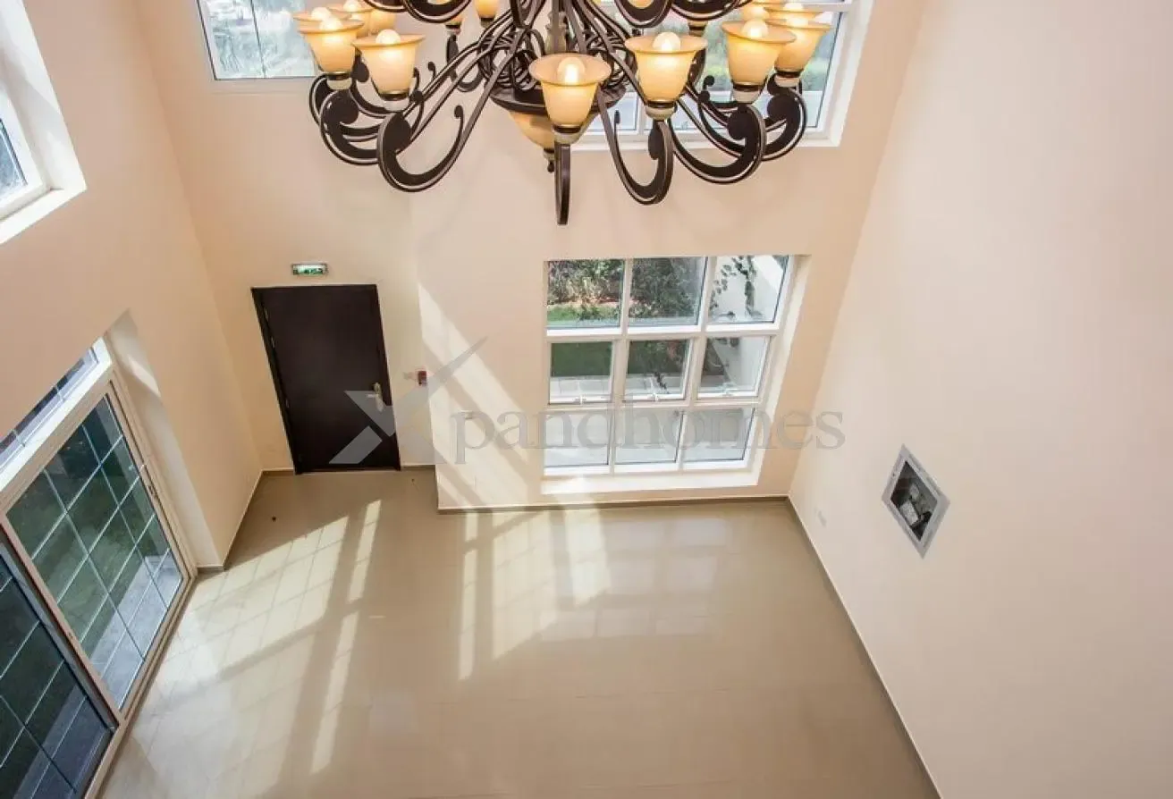 Corner Large 3BHK+Maid | 12 Chqs | Garden