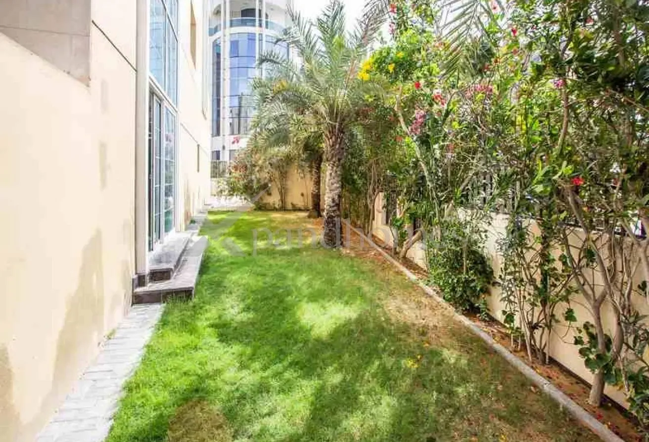 Corner Large 3BHK+Maid | 12 Chqs | Garden
