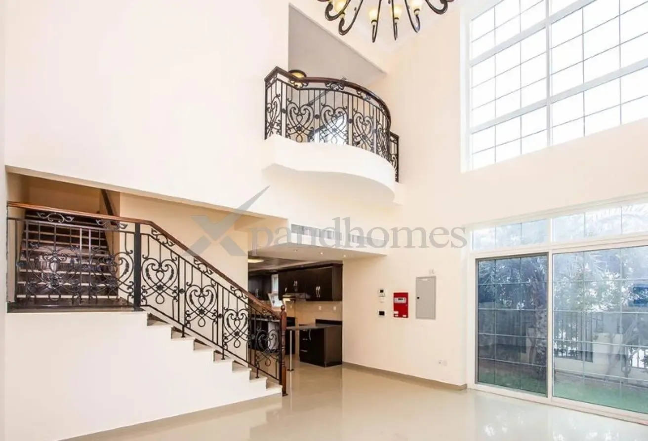 Corner Large 3BHK+Maid | 12 Chqs | Garden