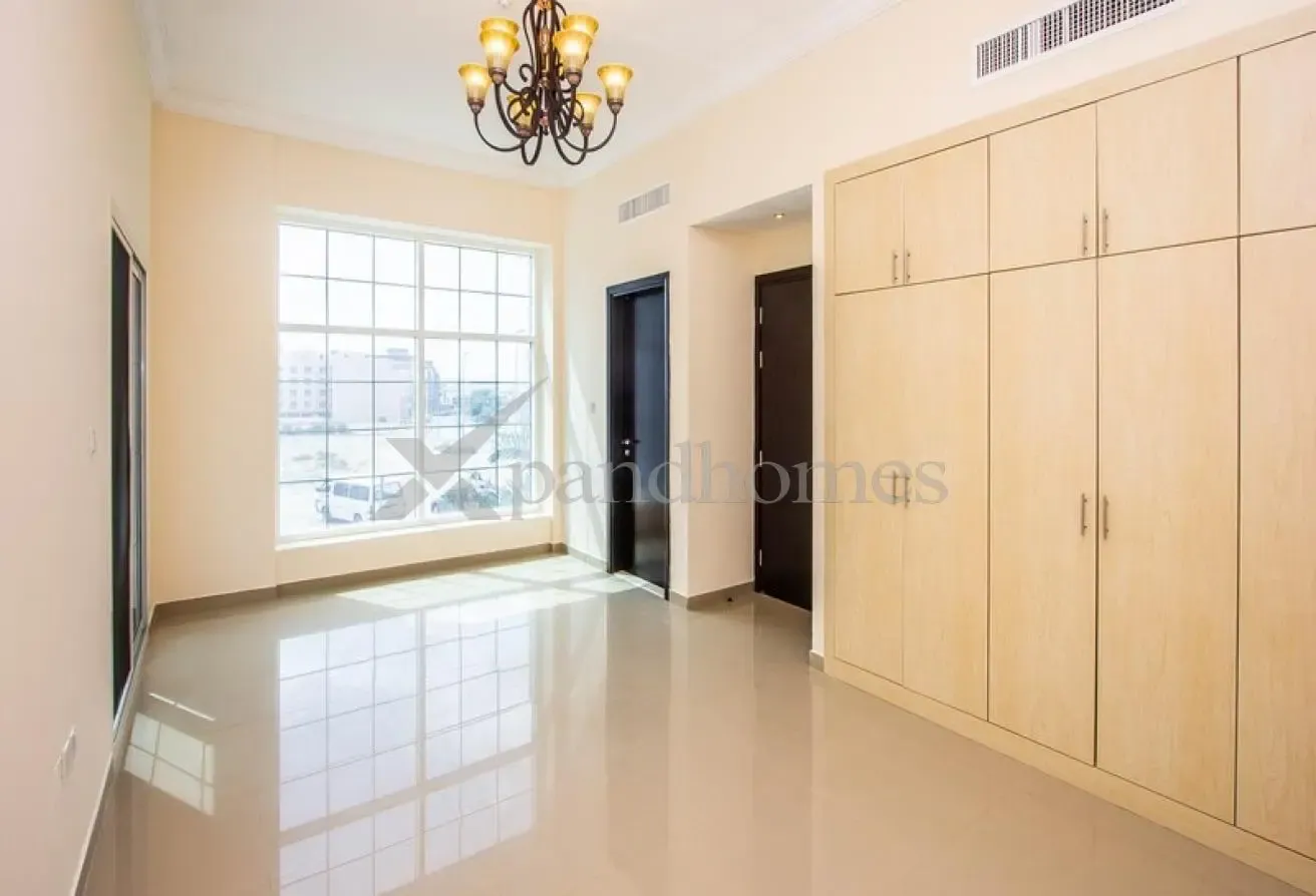 Corner Large 3BHK+Maid | 12 Chqs | Garden