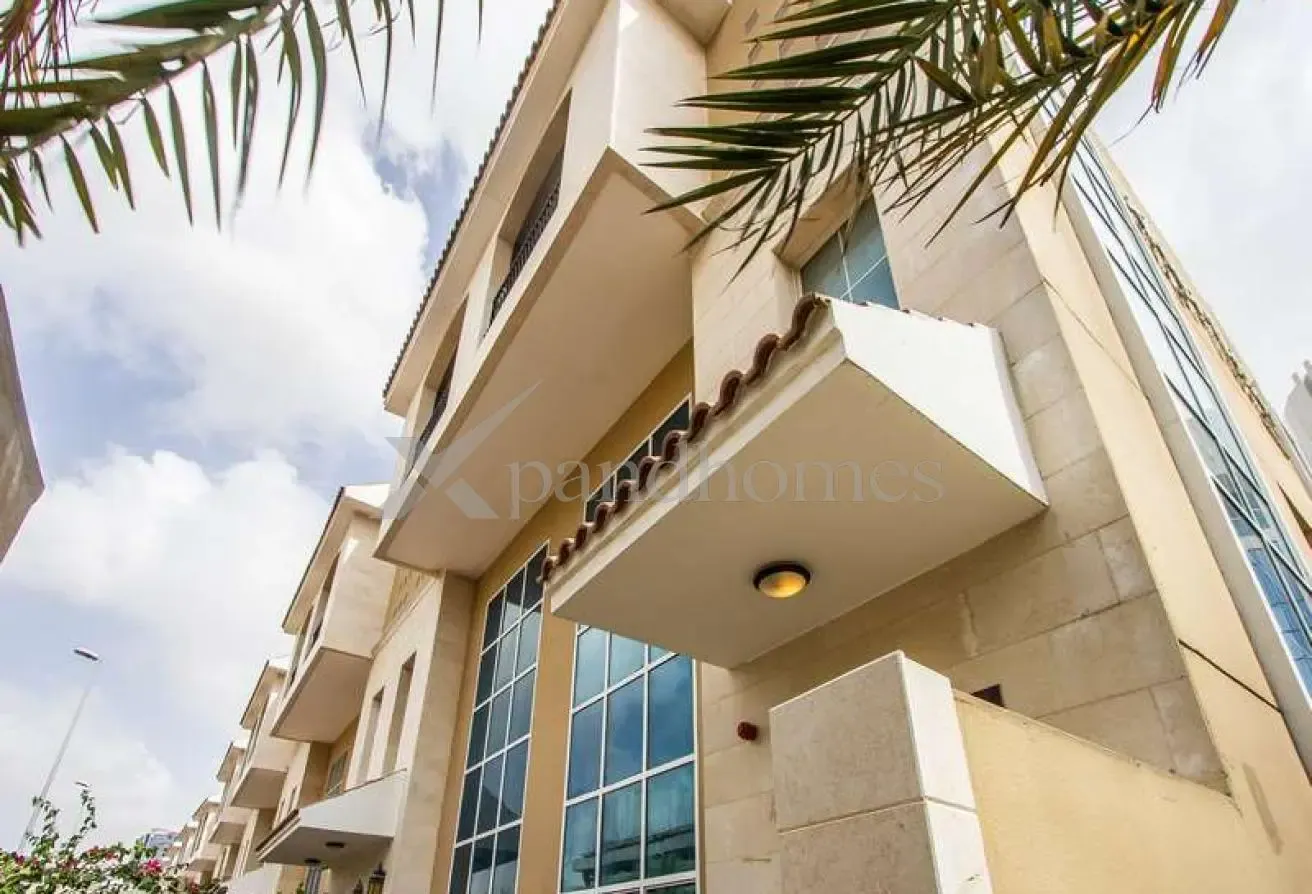 Large 3BHK+maid | 12 Chqs | Garden | Appliances