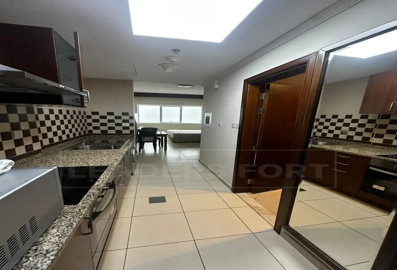 Close to metro | On SZR | Family building