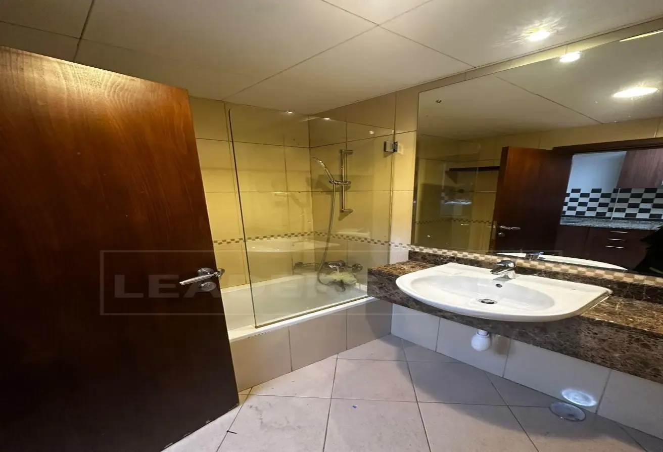 Close to metro | On SZR | Family building