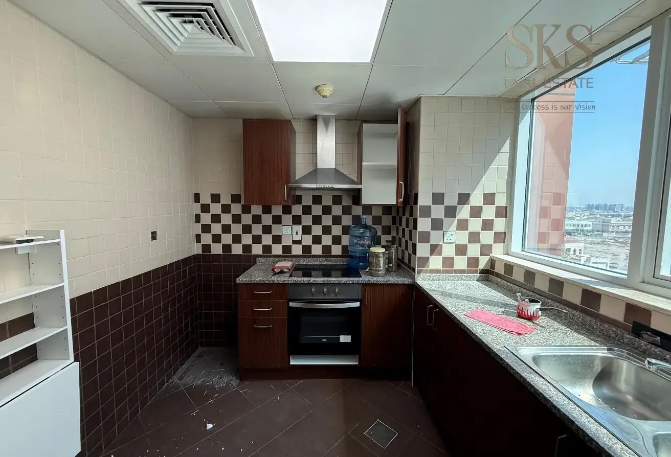 FULLY FURNISHED Upgraded 2 BR APT | NEAR METRO